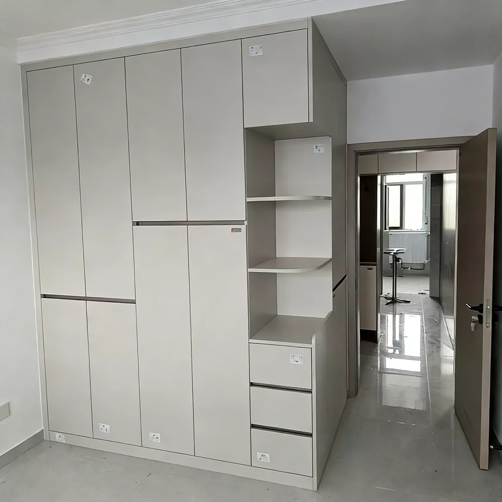 خوشبودار دیودار کی لکڑی کی الماری